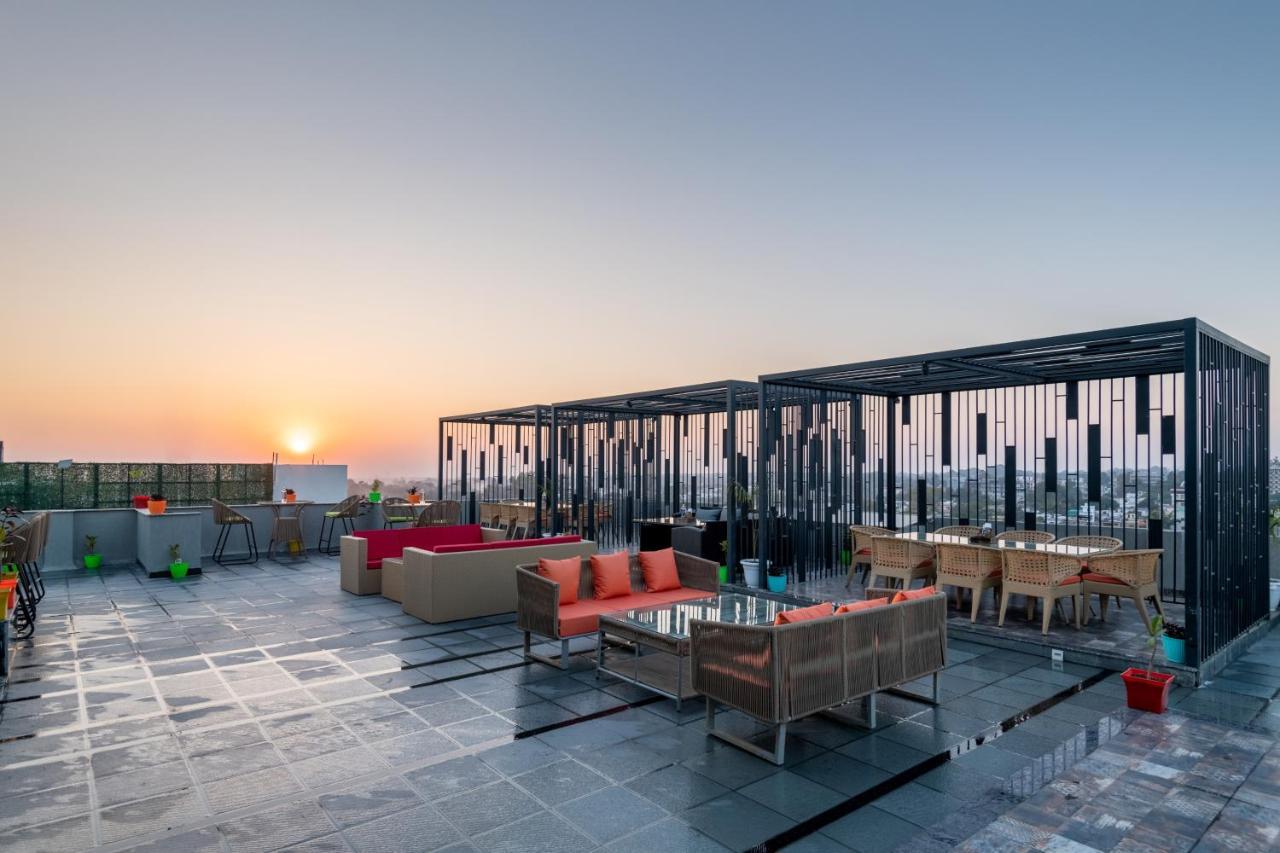 Grand Luxotica By Dls Hotels Dehradun Exterior foto